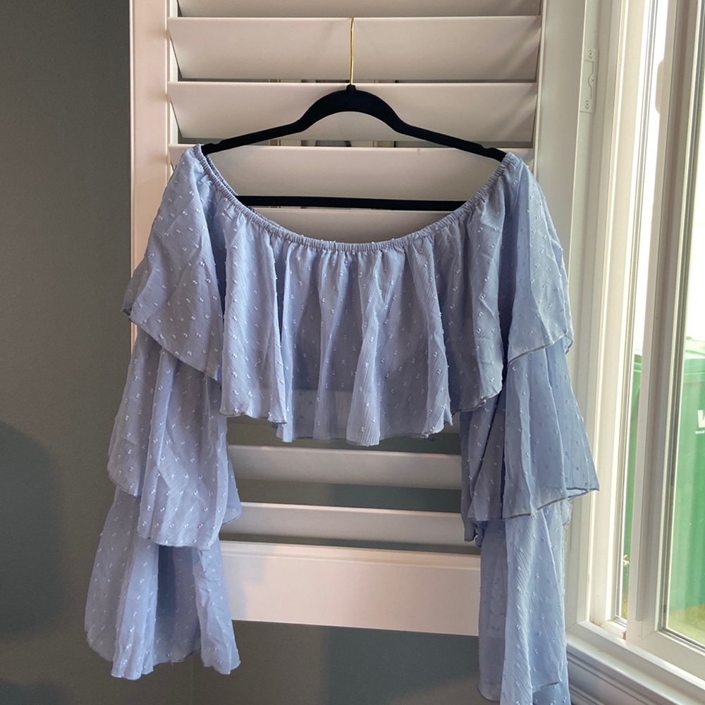 Crop stretch shoulder top. Size 1X Color Dusty Blue